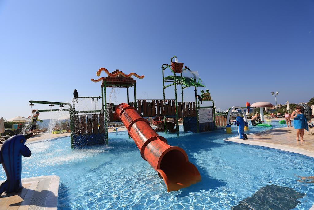 Aqua Sol Water Park Resort Paphos Exterior foto